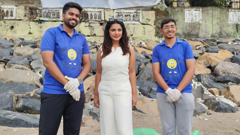 Nitu Chandra Leads Mahim Beach Cleanup on World Environment Day